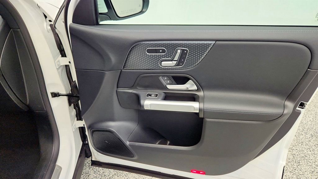 Used 2024 Mercedes-Benz EQB 250+ image 24