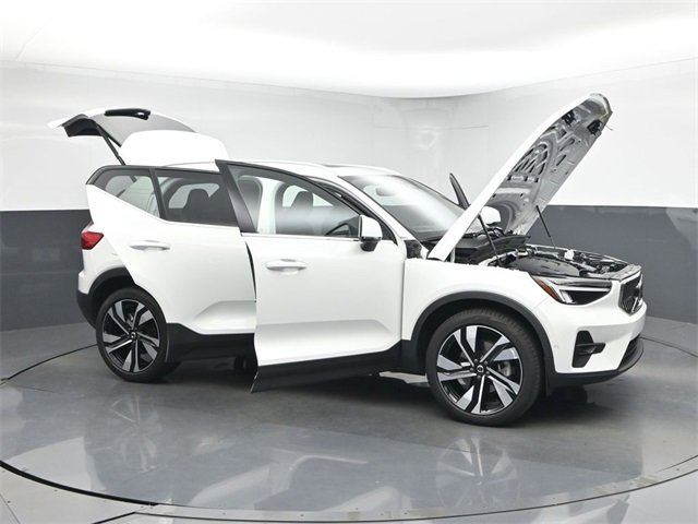 Used 2024 Volvo XC40 B5 Plus w/ Protection Package Premier image 50
