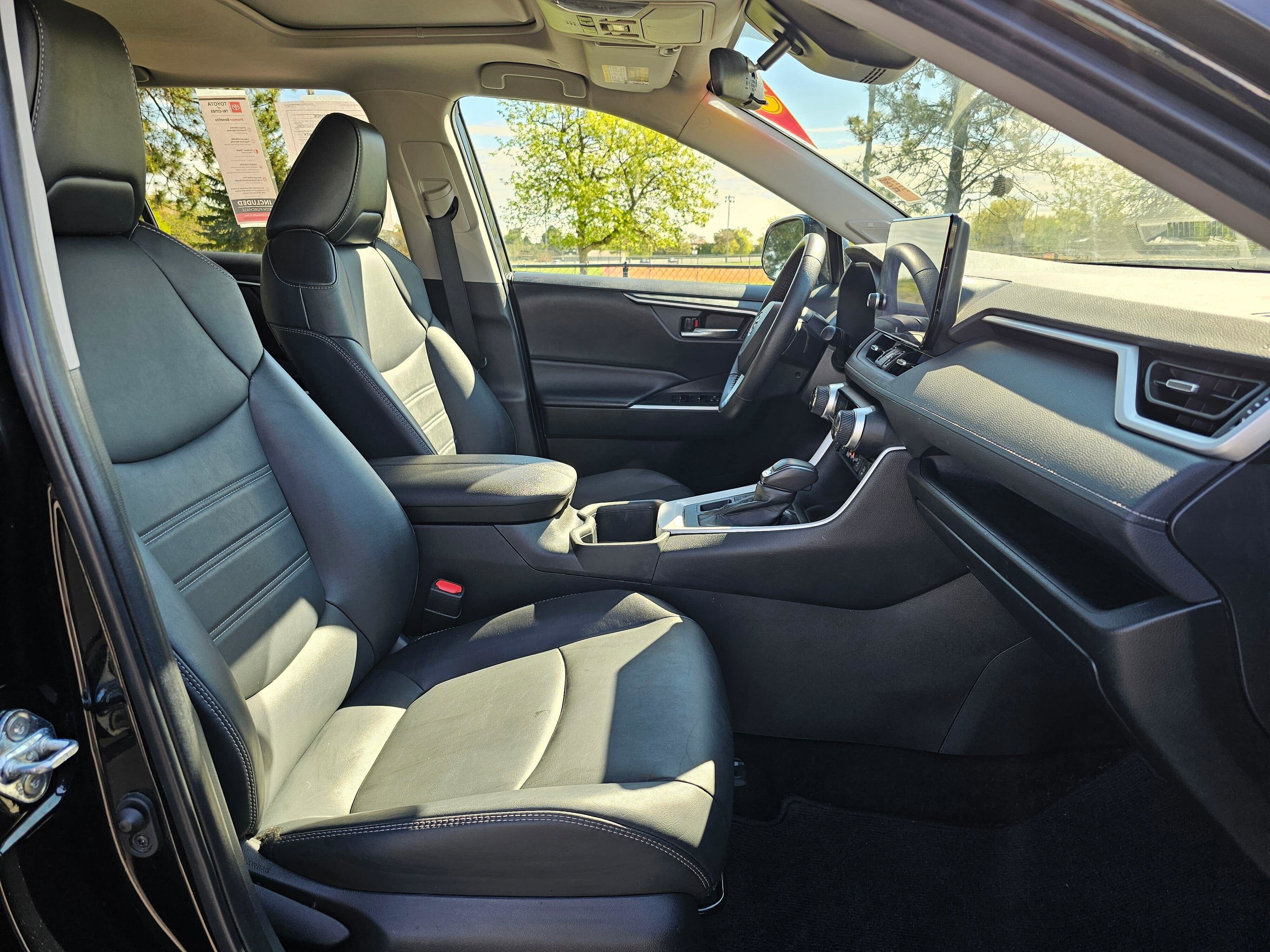 Used 2023 Toyota RAV4 XLE Premium image 10