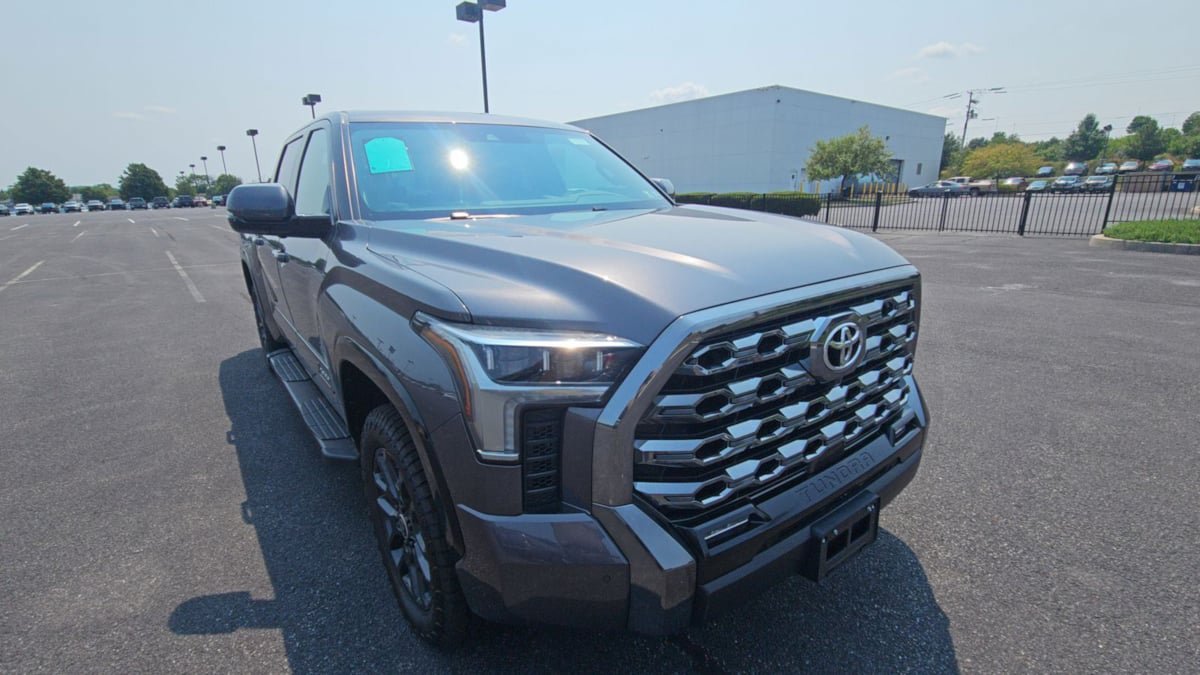 Used 2024 Toyota Tundra Platinum AWD/4WD image 5