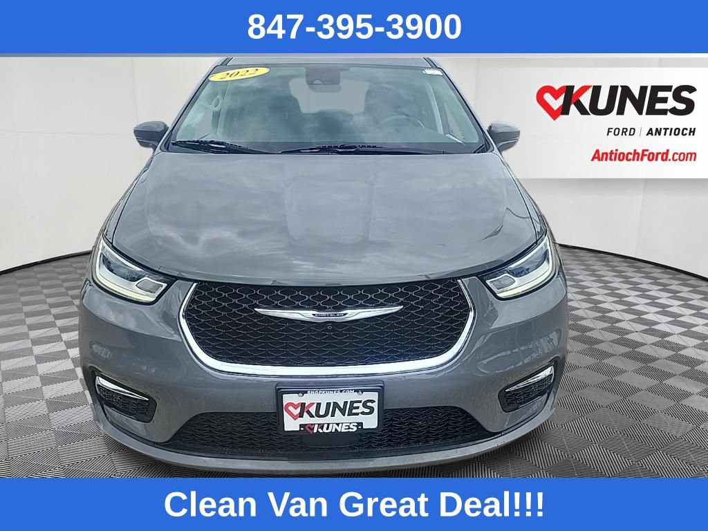 Used 2022 Chrysler Pacifica Touring-L w/ Uconnect Theater Family Group FWD image 2