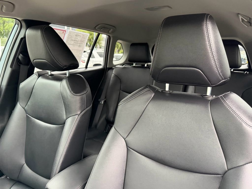 Certified 2023 Toyota Corolla Cross XLE image 17