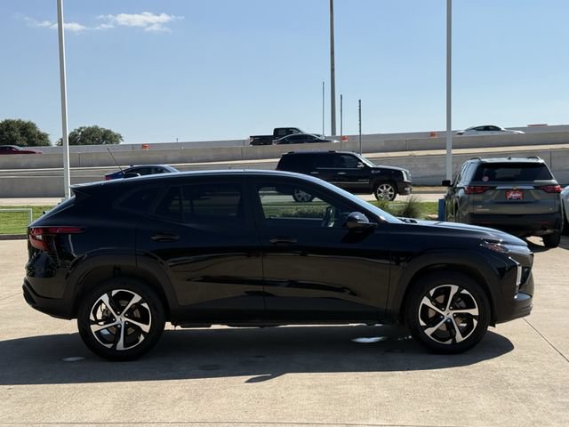 Certified 2025 Chevrolet Trax RS w/ Sunroof Package FWD image 4