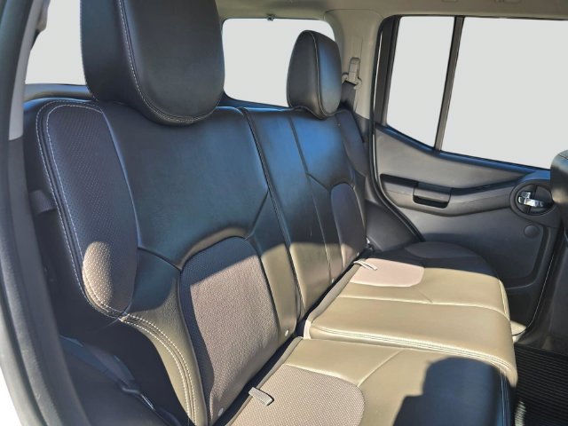 Used 2015 Nissan Xterra PRO-4X w/ Pro-4x Leather Package AWD/4WD image 12