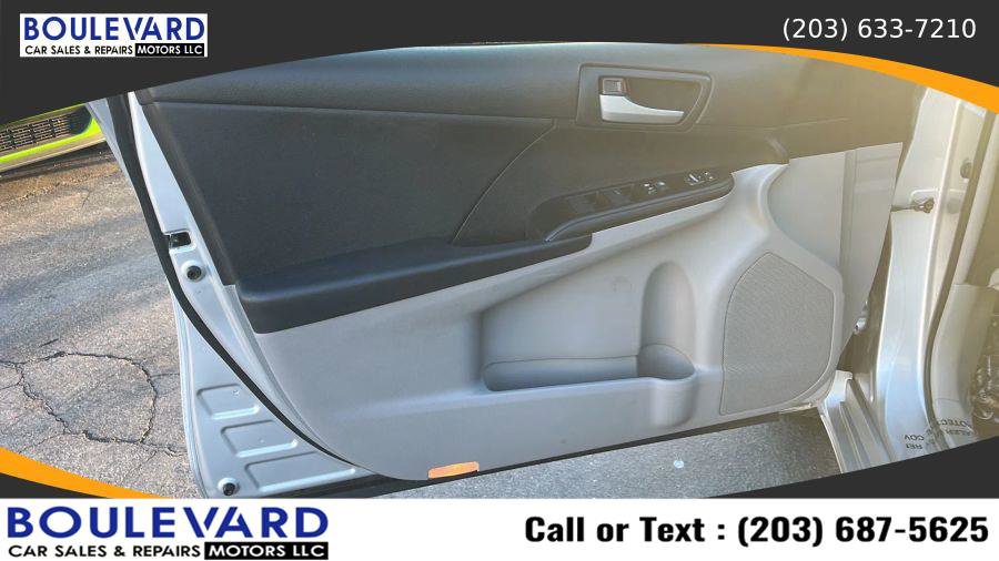 Used 2012 Toyota Camry L image 23