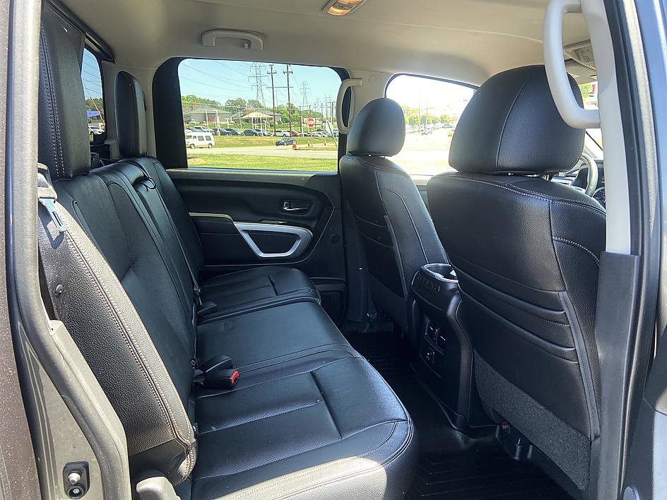 Used 2018 Nissan Titan SL w/ Chrome Package image 18