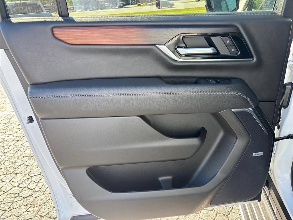 Used 2026 GMC Yukon XL Denali w/ Sun & Power Step Package AWD/4WD image 18