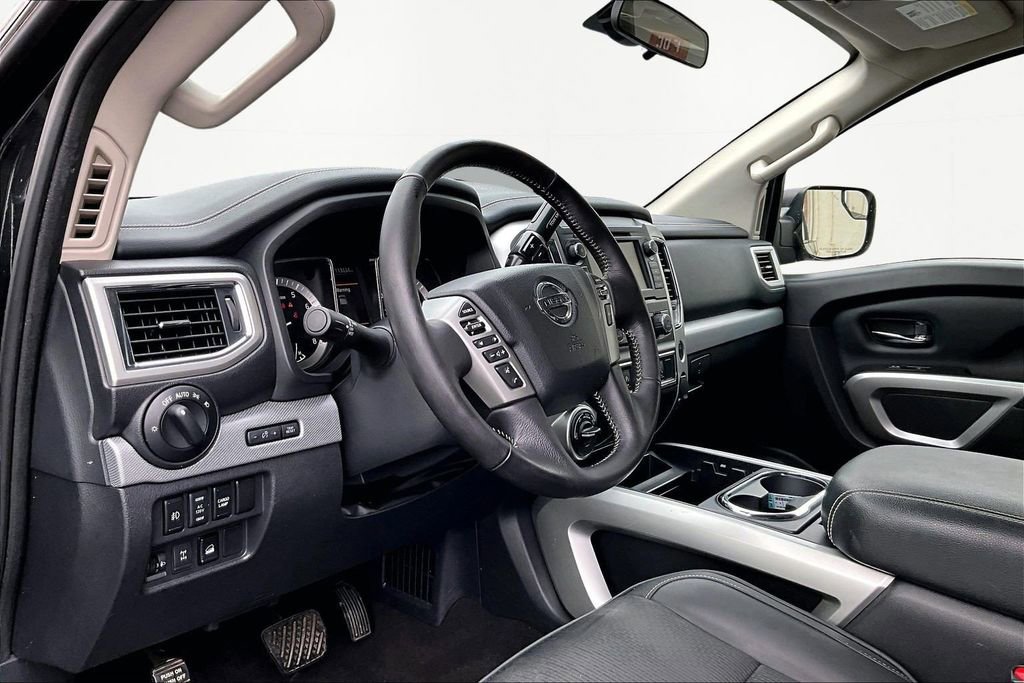 Used 2019 Nissan Titan PRO-4X image 18