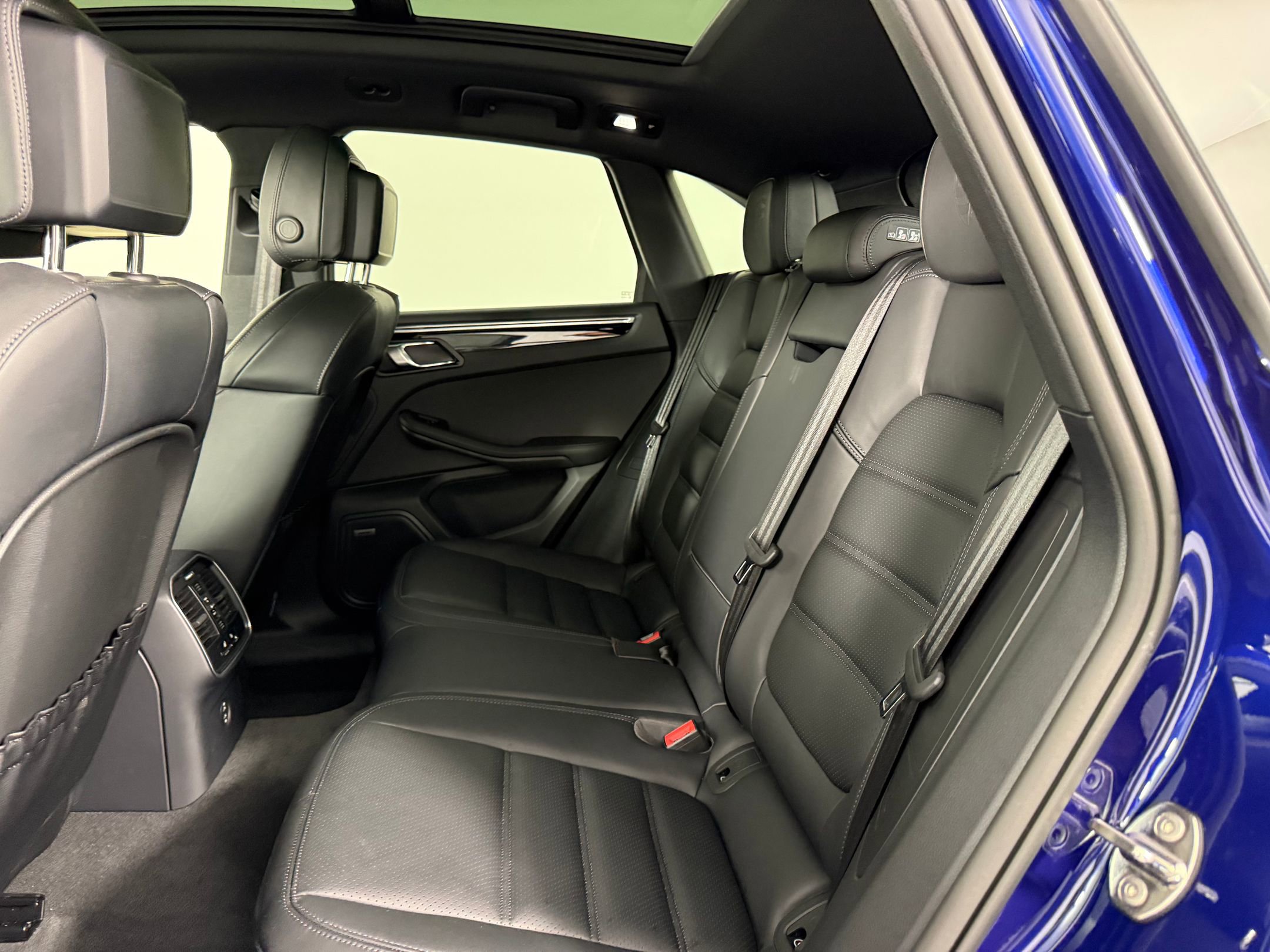 New 2025 Porsche Macan image 16