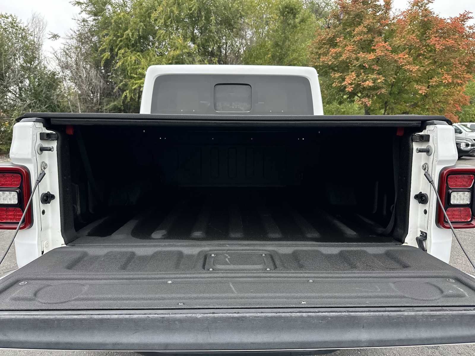 Used 2020 Jeep Gladiator Overland w/ Uconnect 4C Nav & Sound Group image 19