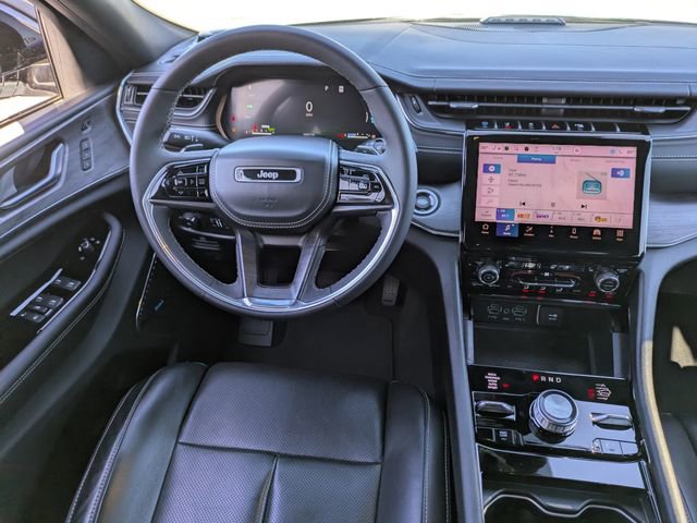 Used 2022 Jeep Grand Cherokee Overland w/ Luxury Tech Group IV image 19