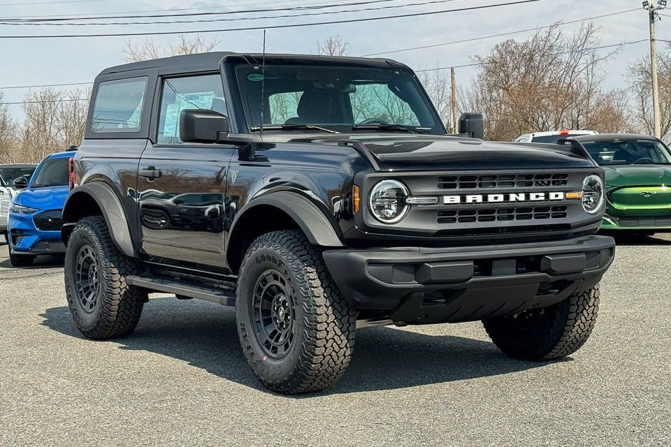 New 2026 Ford Bronco 2-Door w/ Sasquatch Package AWD/4WD image 1