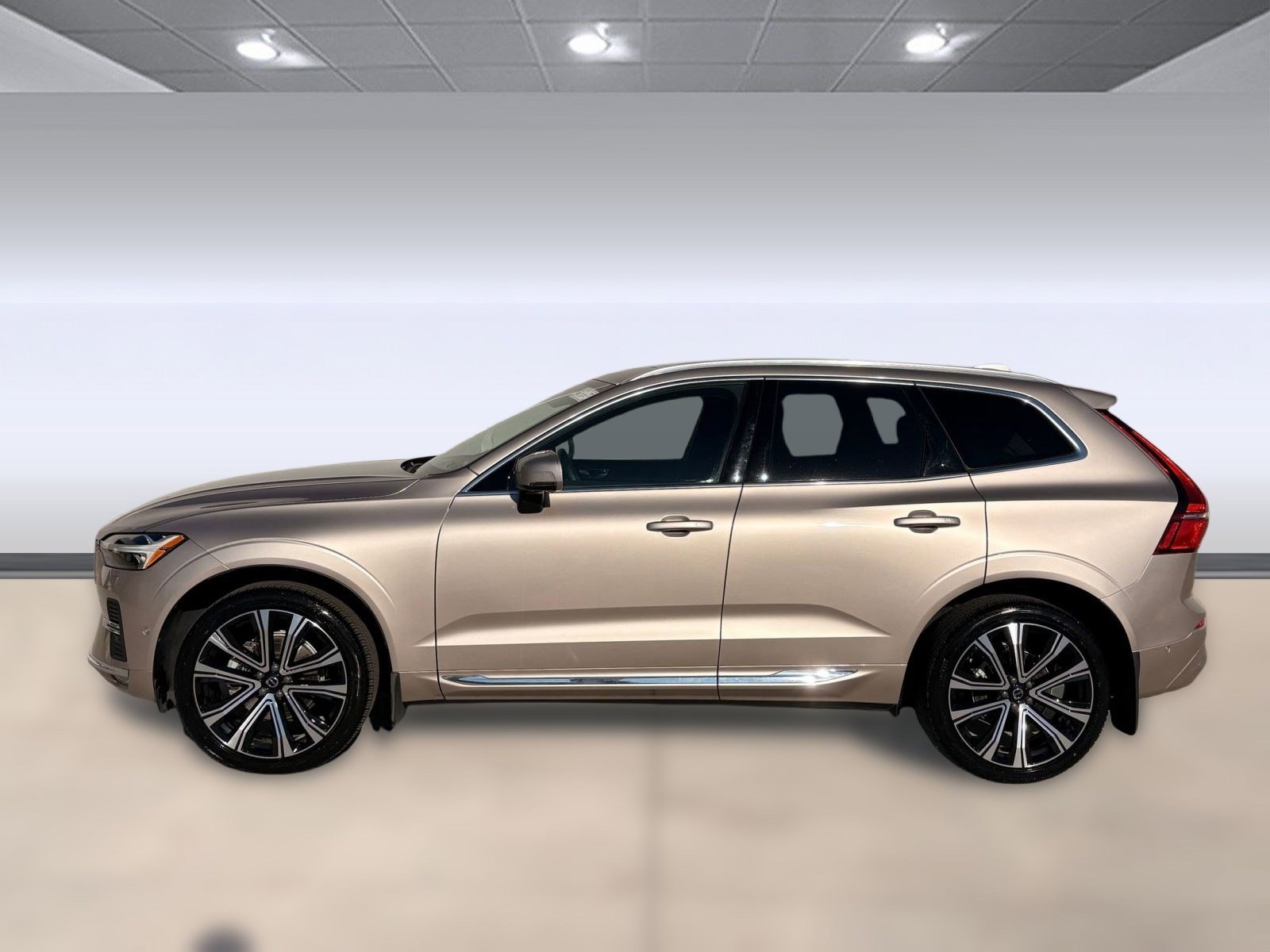 Certified 2023 Volvo XC60 B5 Ultimate image 2