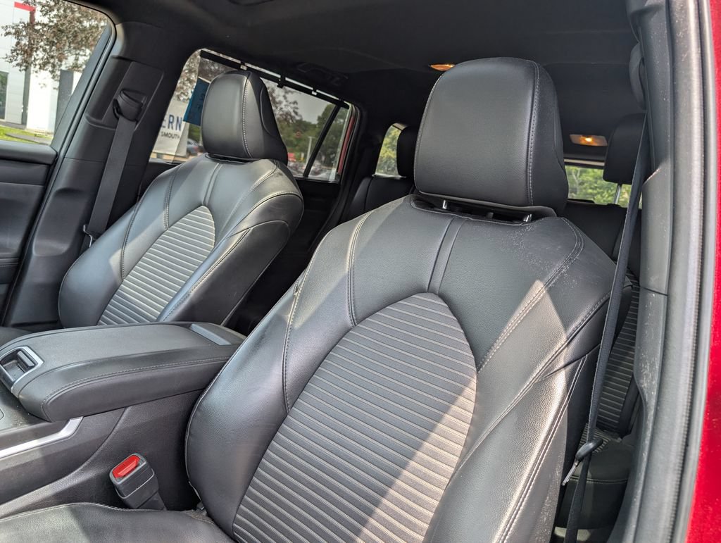 Used 2021 Toyota Highlander XSE AWD/4WD image 17