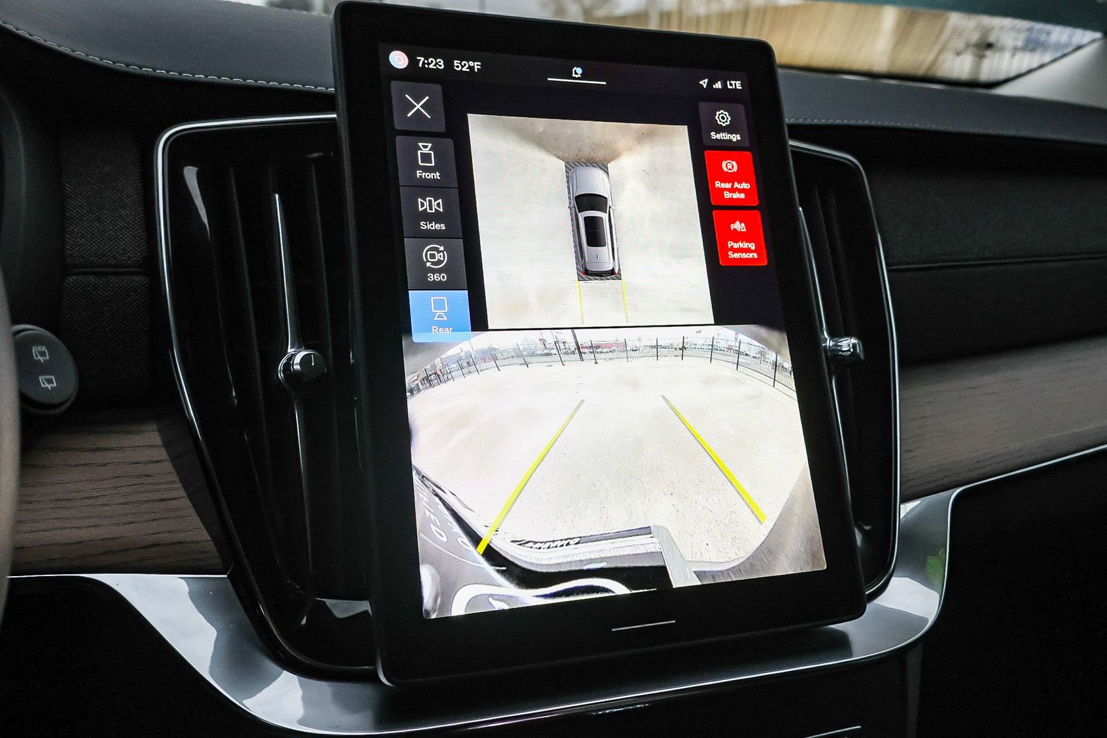 Used 2025 Volvo XC90 B6 Plus w/ Protection Package Premier image 35