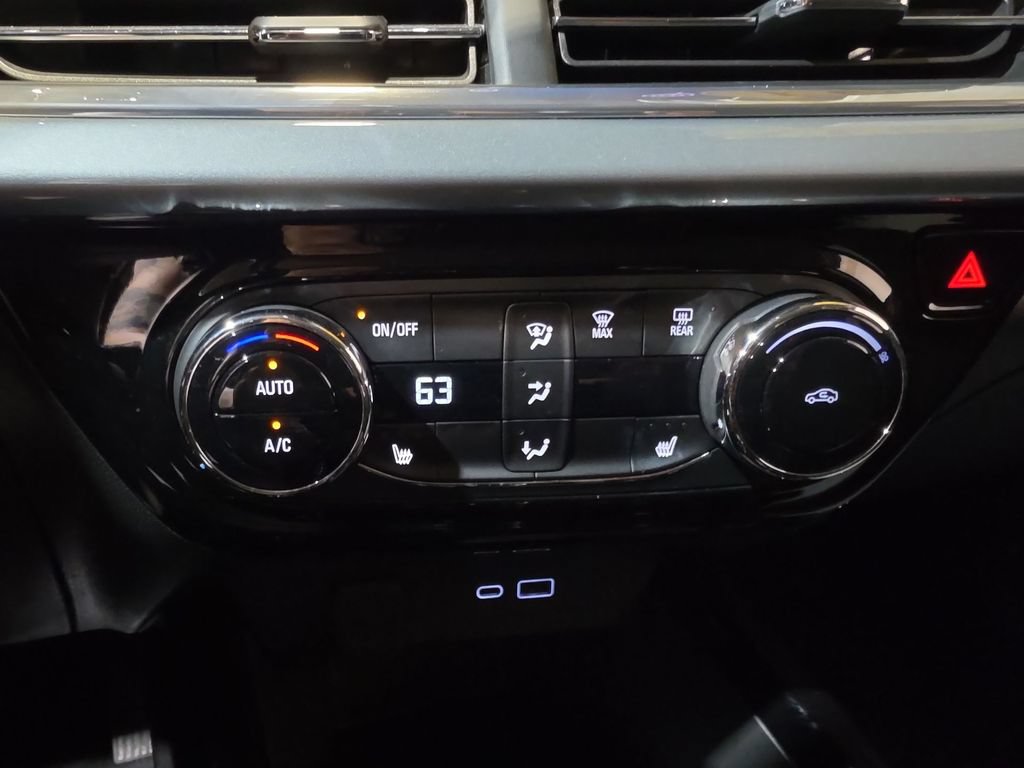 Used 2024 Chevrolet Trax LT w/ LT Convenience Package FWD image 16