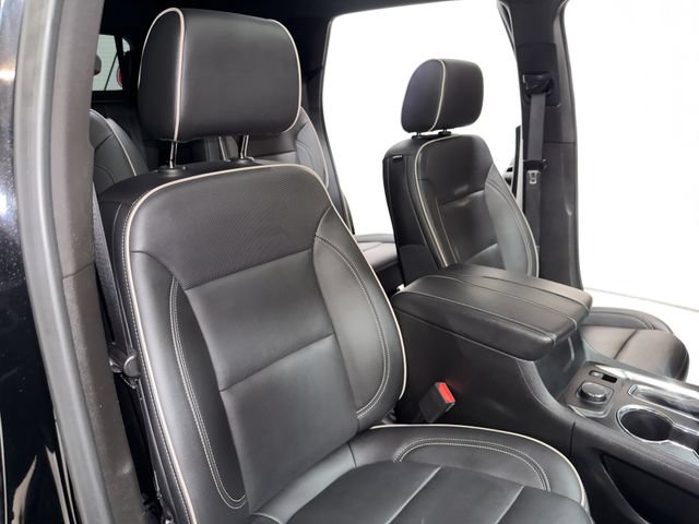 Used 2023 Chevrolet Traverse Premier FWD image 16