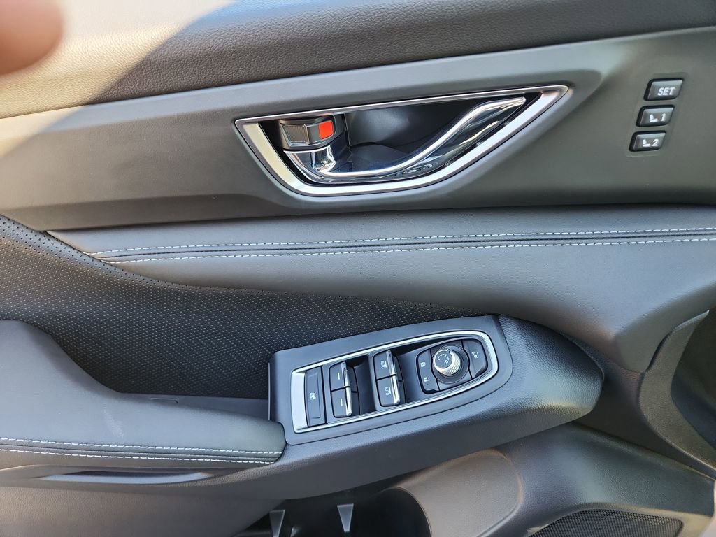 New 2025 Subaru Ascent Limited image 13