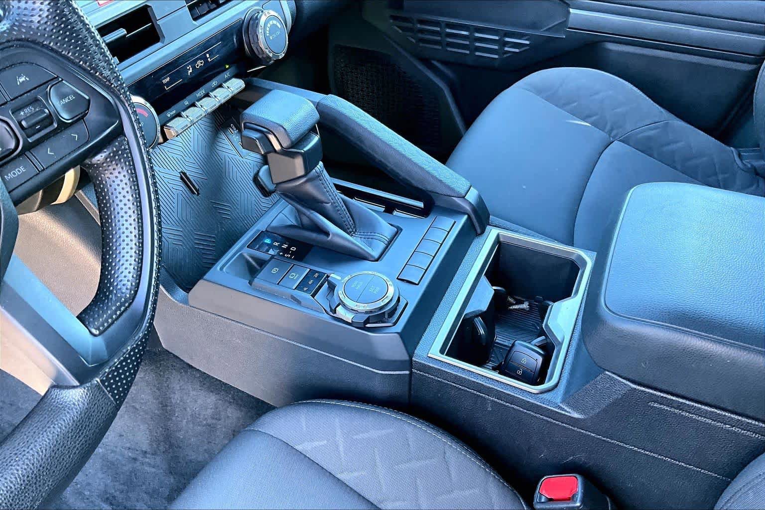 Used 2025 Toyota Tacoma SR5 AWD/4WD image 17