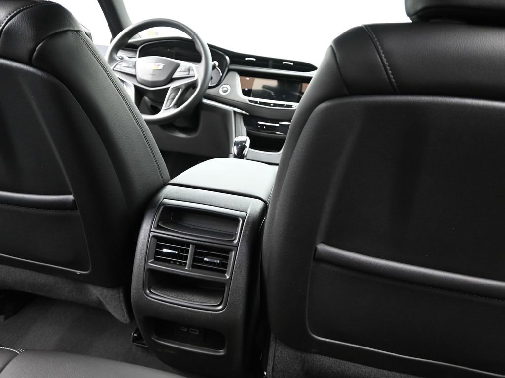 Certified 2025 Cadillac XT5 Luxury w/ LPO, Floor Liner Package image 21