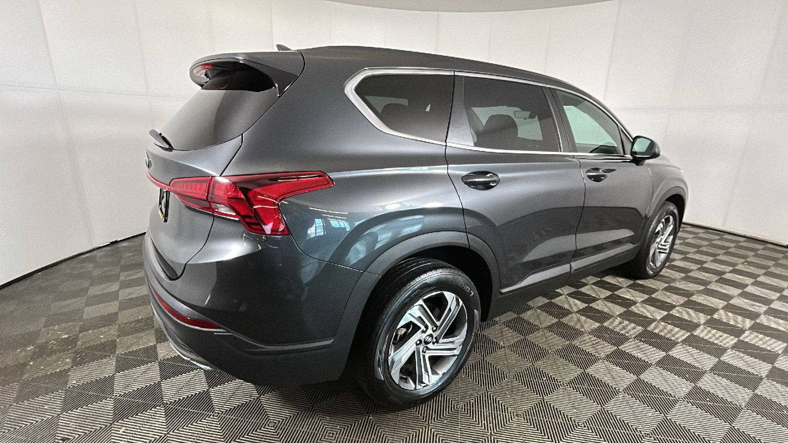 Used 2023 Hyundai Santa Fe SE FWD image 3