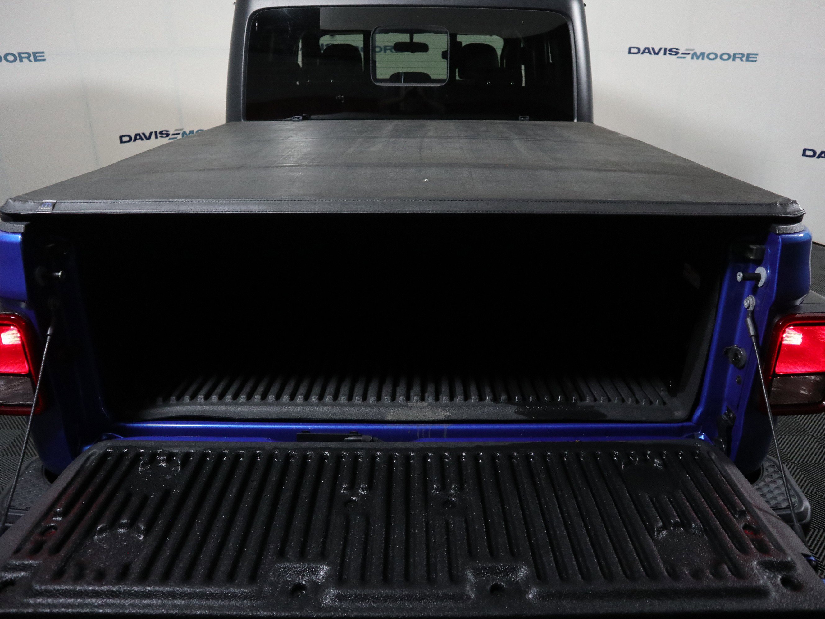 Used 2022 Jeep Gladiator Sport image 8