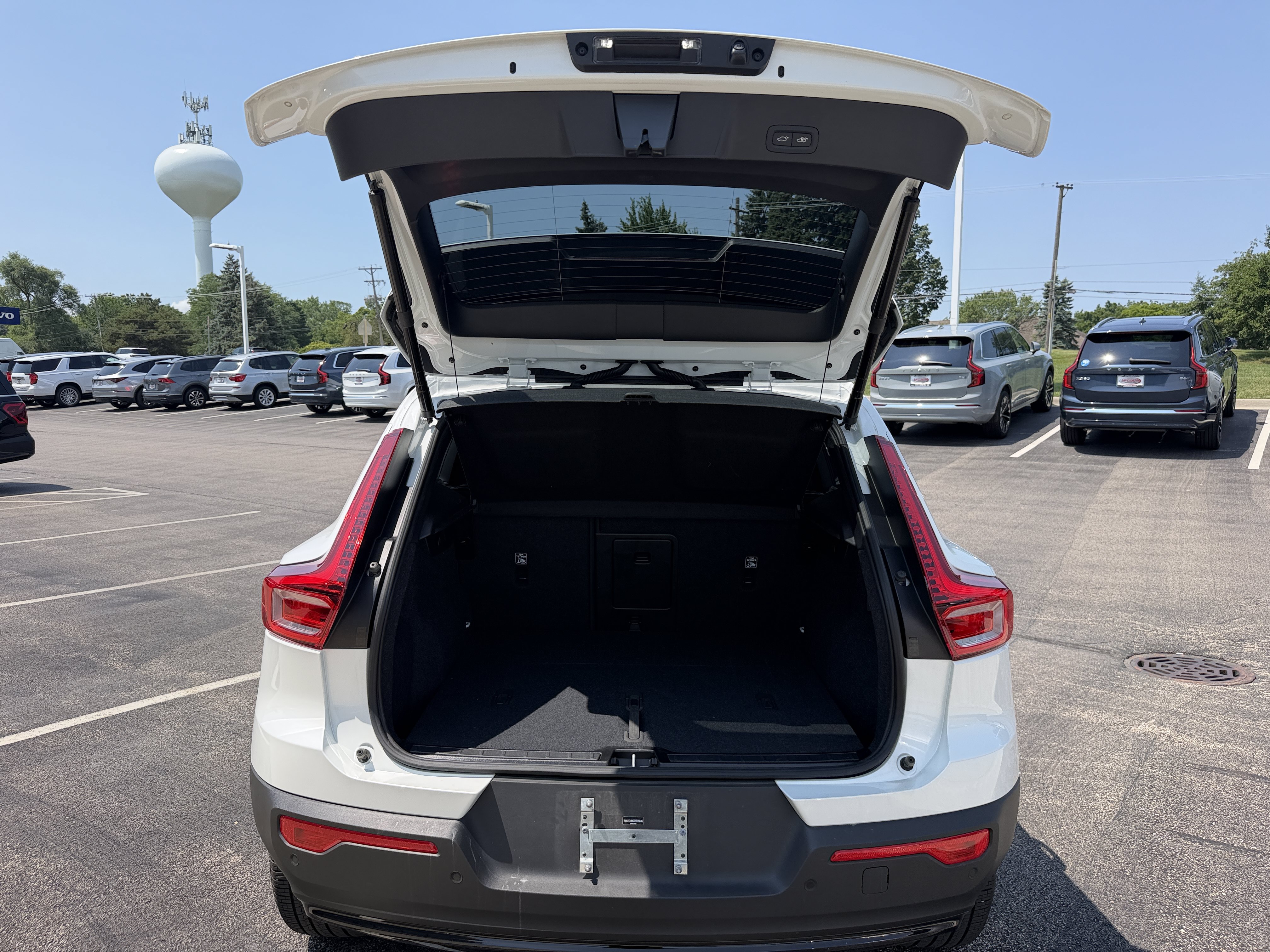 Used 2025 Volvo XC40 B5 Ultra AWD/4WD image 10