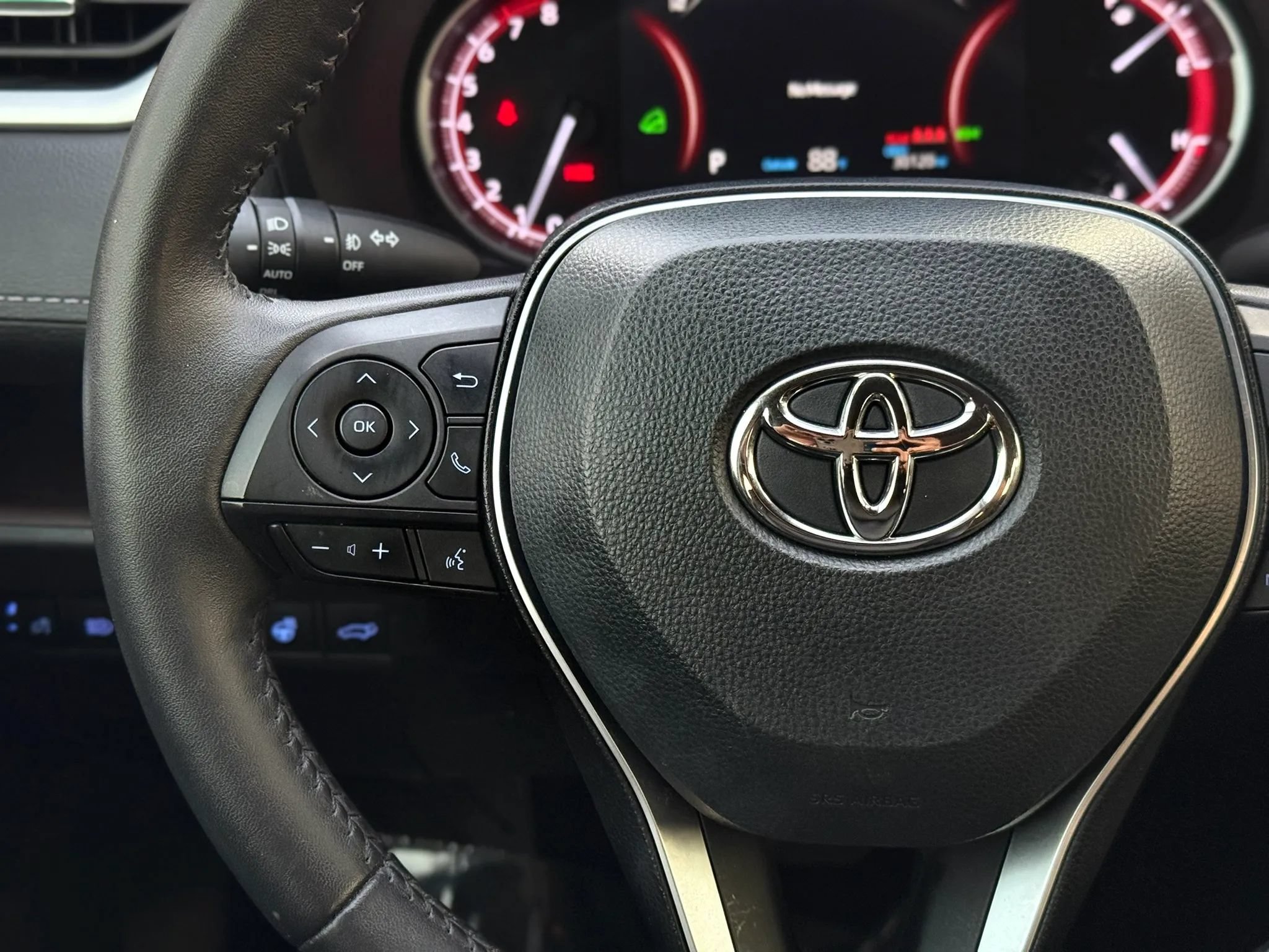 Used 2022 Toyota RAV4 Limited w/ Limited Grade Weather Package AWD/4WD image 28