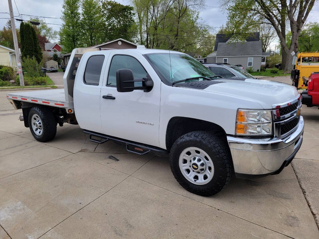 Used 2013 Chevrolet Silverado 3500 W/T AWD/4WD image 2