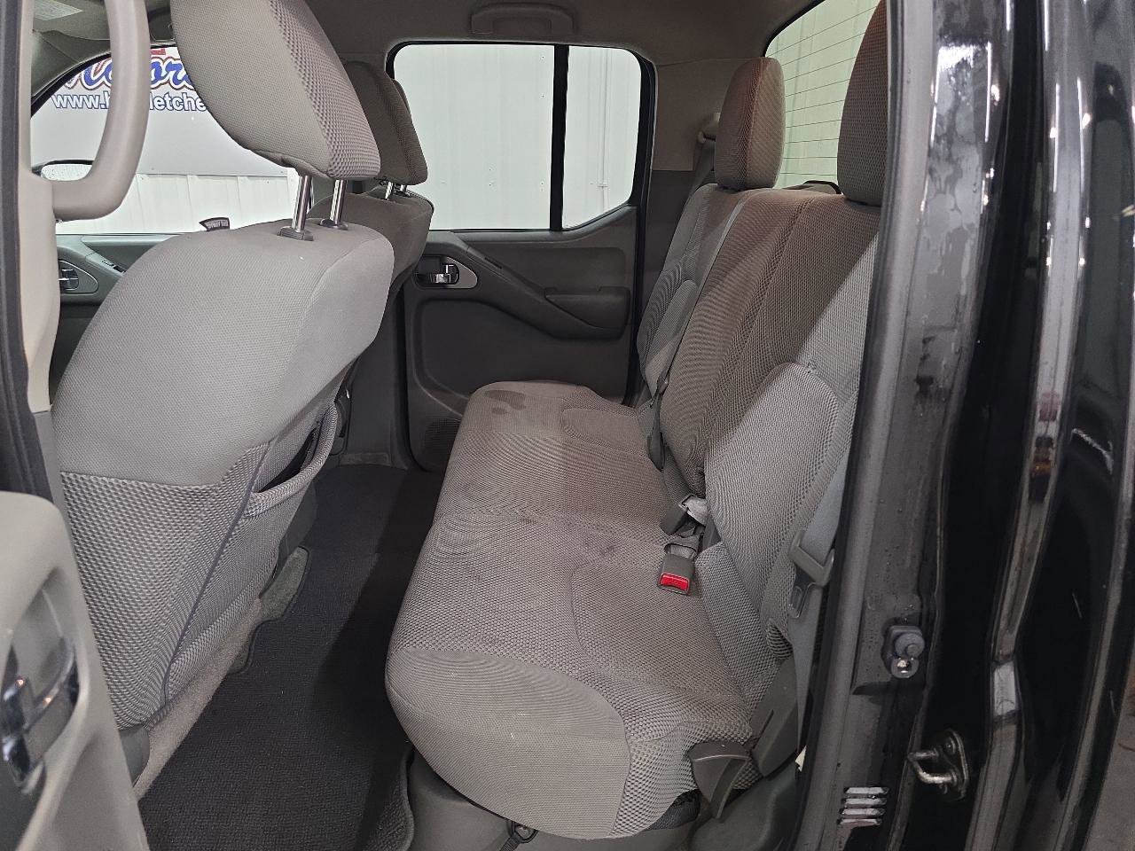 Used 2012 Nissan Frontier SV image 27