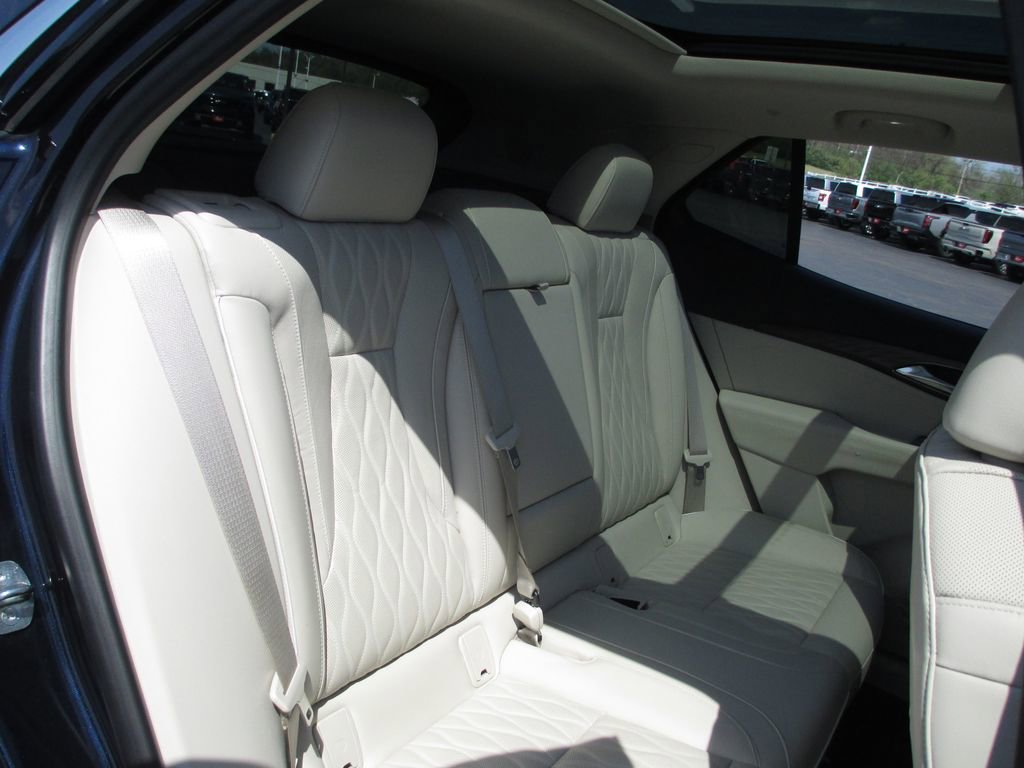 Used 2021 Buick Envision Avenir w/ Technology Package II image 23
