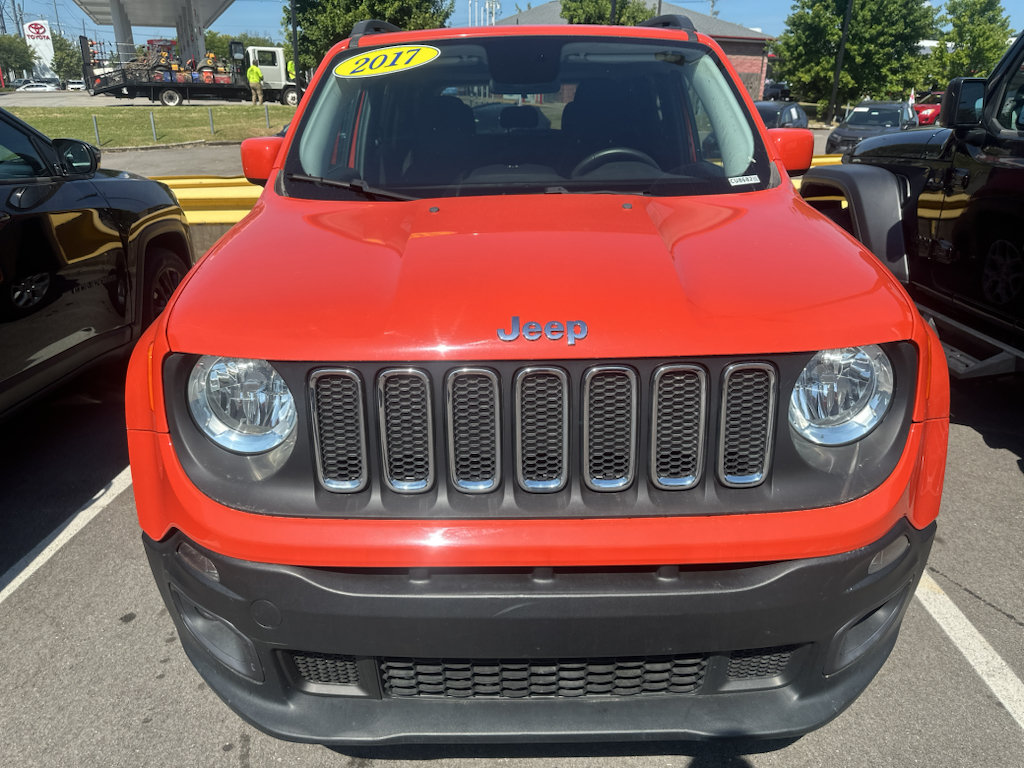 Used 2017 Jeep Renegade Latitude FWD image 4