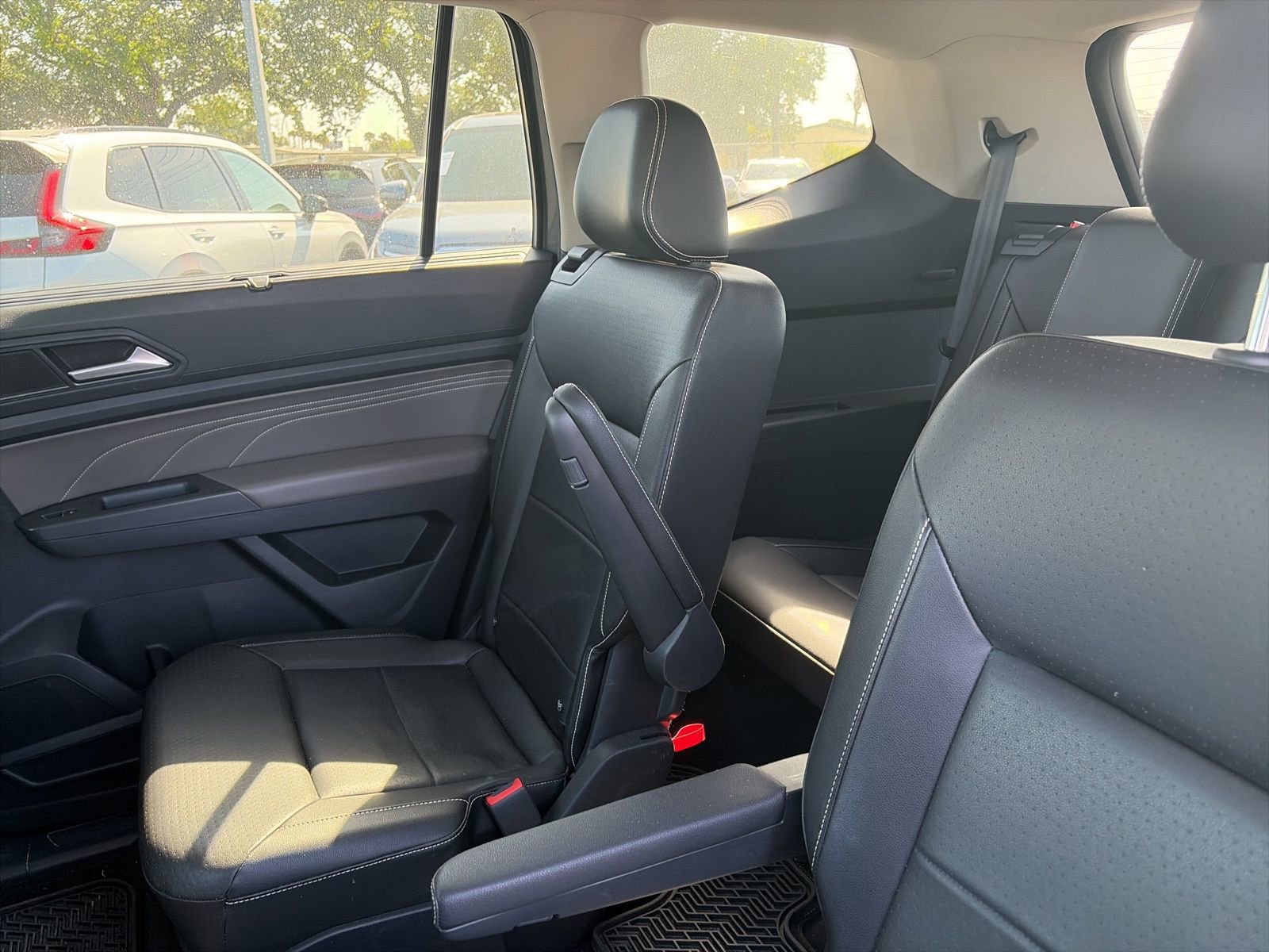 Used 2021 Volkswagen Atlas SE w/ Panoramic Sunroof Package FWD image 9