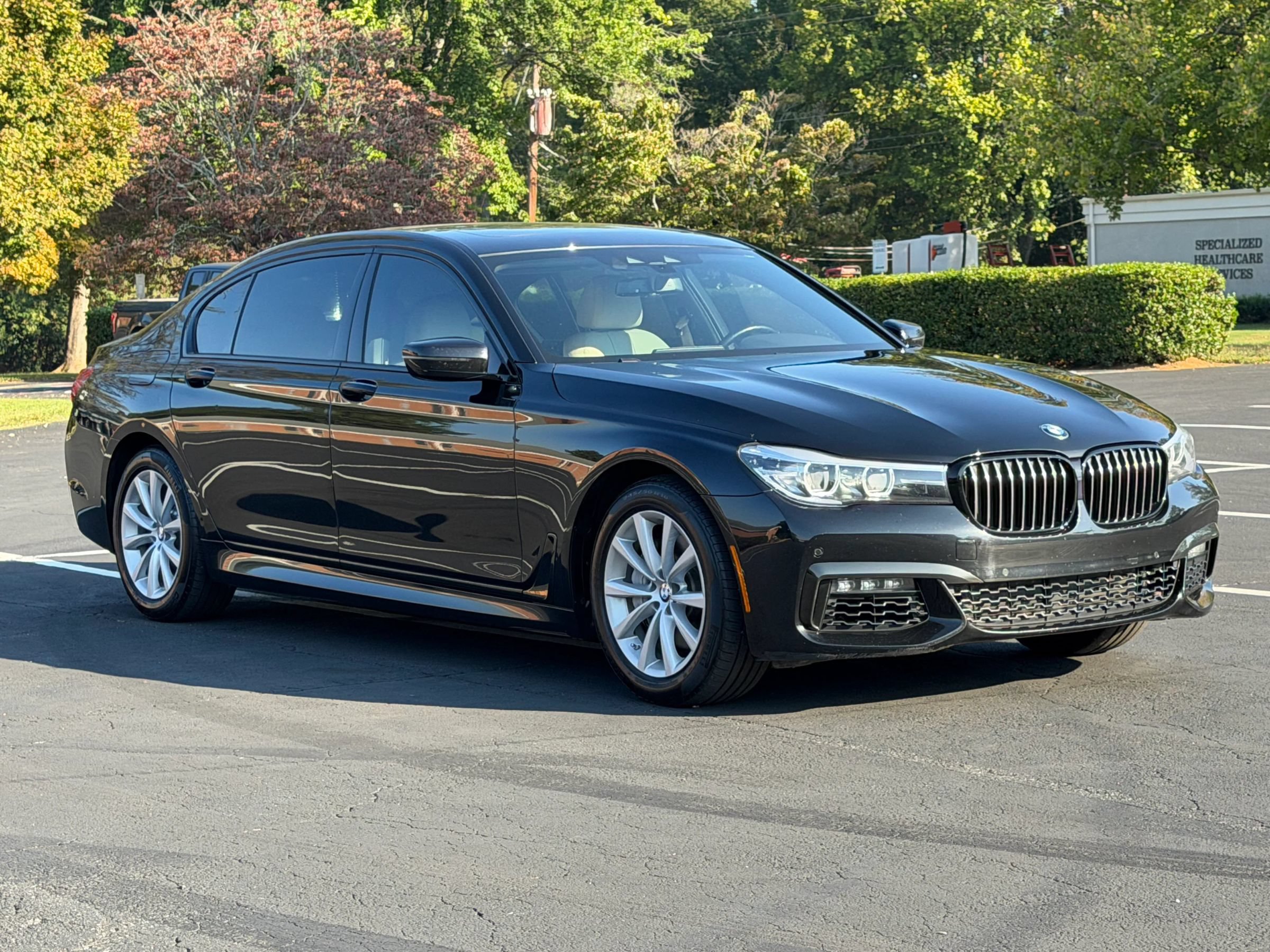 Used 2019 BMW 740i xDrive w/ M Sport Package AWD/4WD image 4