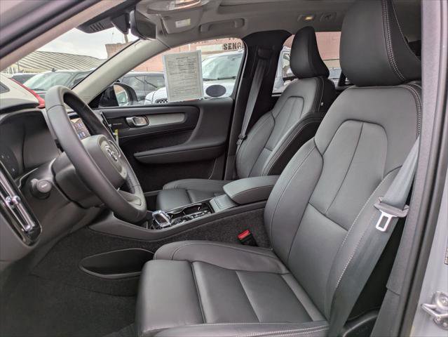 Used 2025 Volvo XC40 B5 Ultra w/ Climate Package image 18