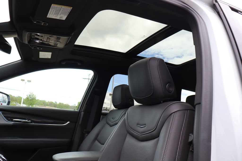Certified 2024 Cadillac XT6 Sport w/ LPO, Floor Liner Package AWD/4WD image 29