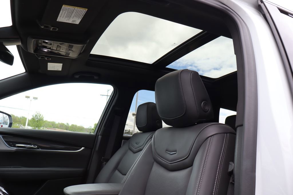 Used 2024 Cadillac XT6 Sport w/ LPO, Floor Liner Package AWD/4WD image 29