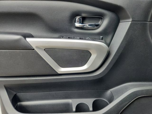Used 2018 Nissan Titan SV w/ SV Convenience Package image 22