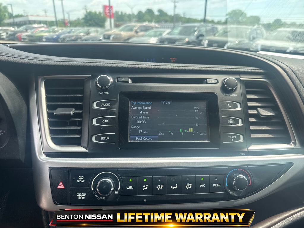 Used 2019 Toyota Highlander LE FWD image 17