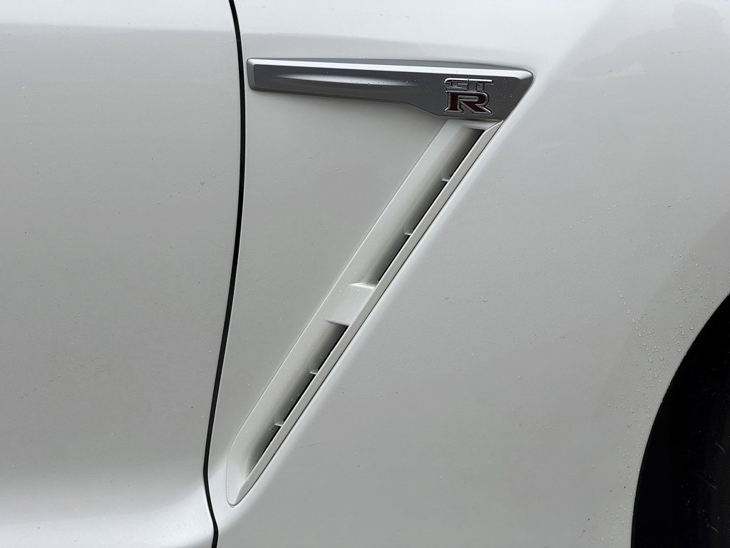 Used 2024 Nissan GT-R Premium w/ Premium Interior Package image 20