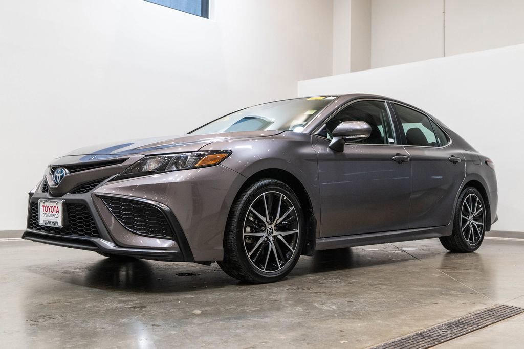 Used 2024 Toyota Camry SE w/ Cold Weather Package image 3