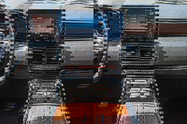 Used 2024 Lincoln Navigator Reserve w/ Monochromatic Package image 11