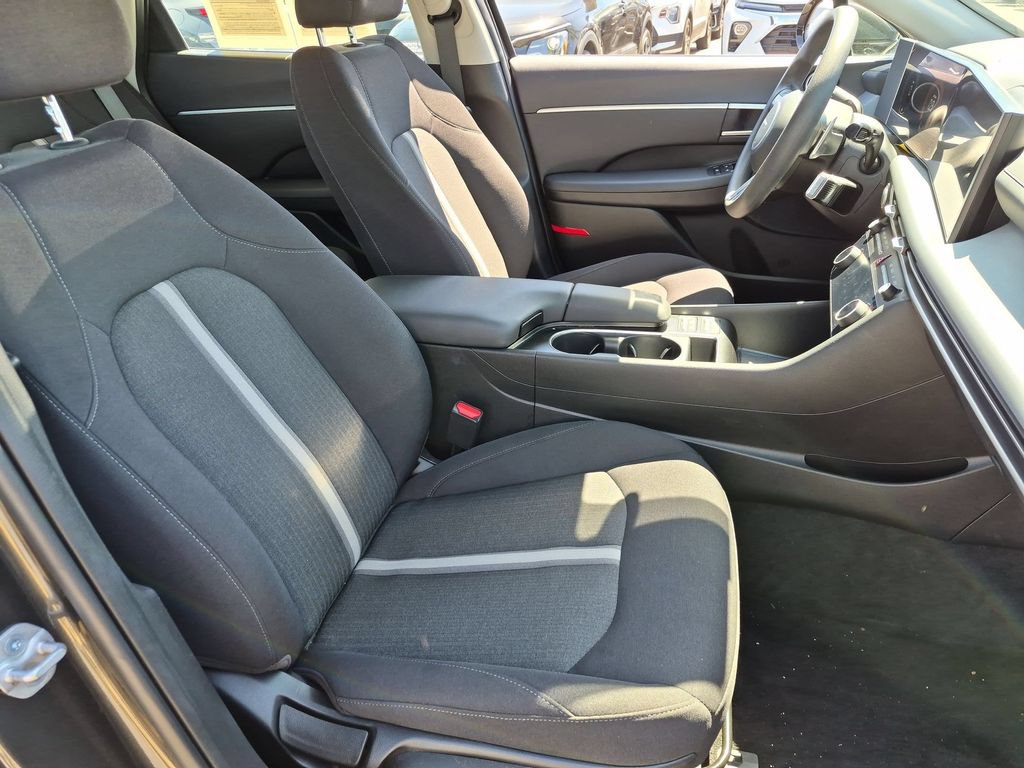 Used 2025 Hyundai Sonata SEL FWD image 31