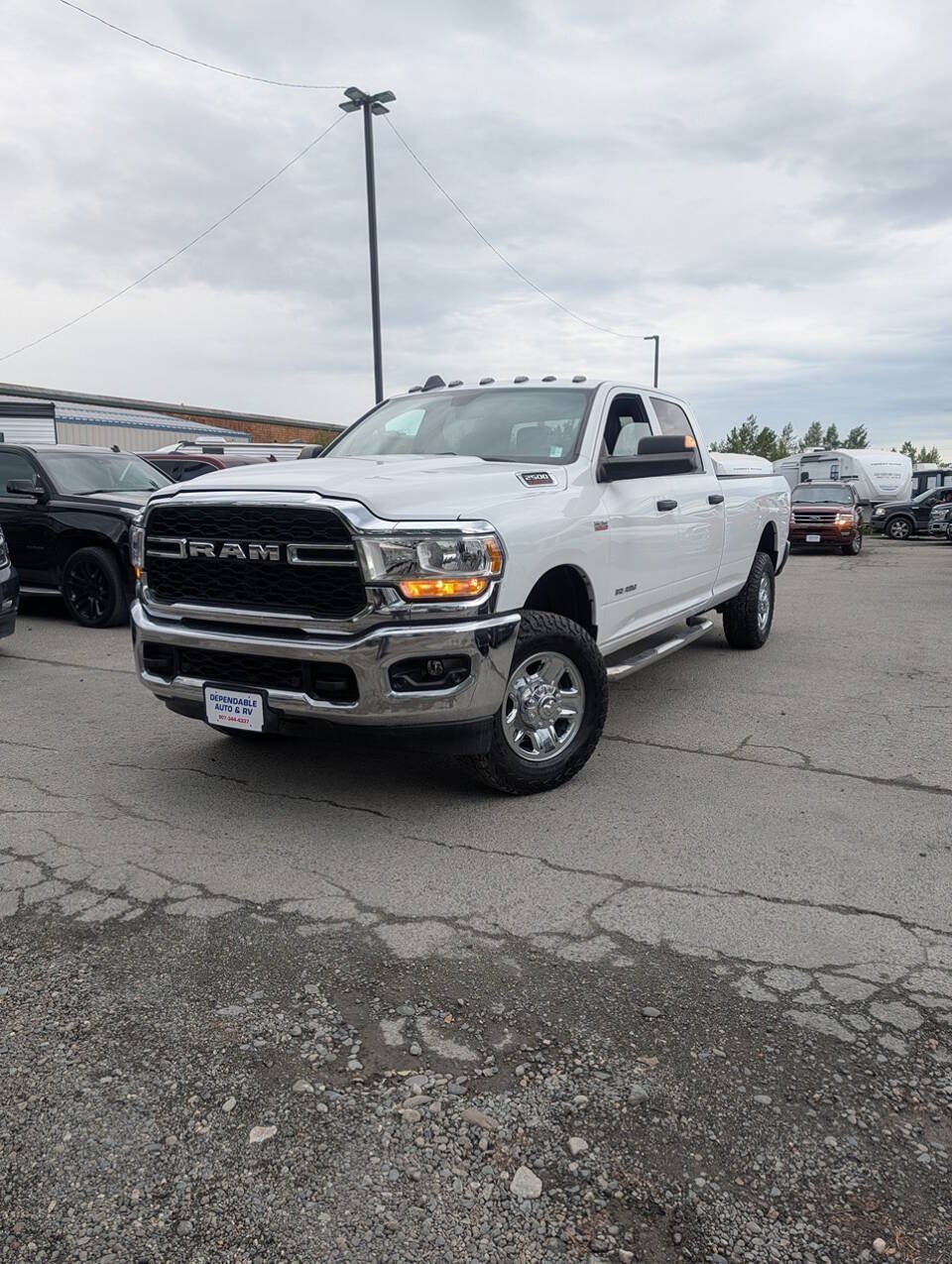 Used 2022 RAM 2500 Tradesman w/ Chrome Appearance Group AWD/4WD image 2