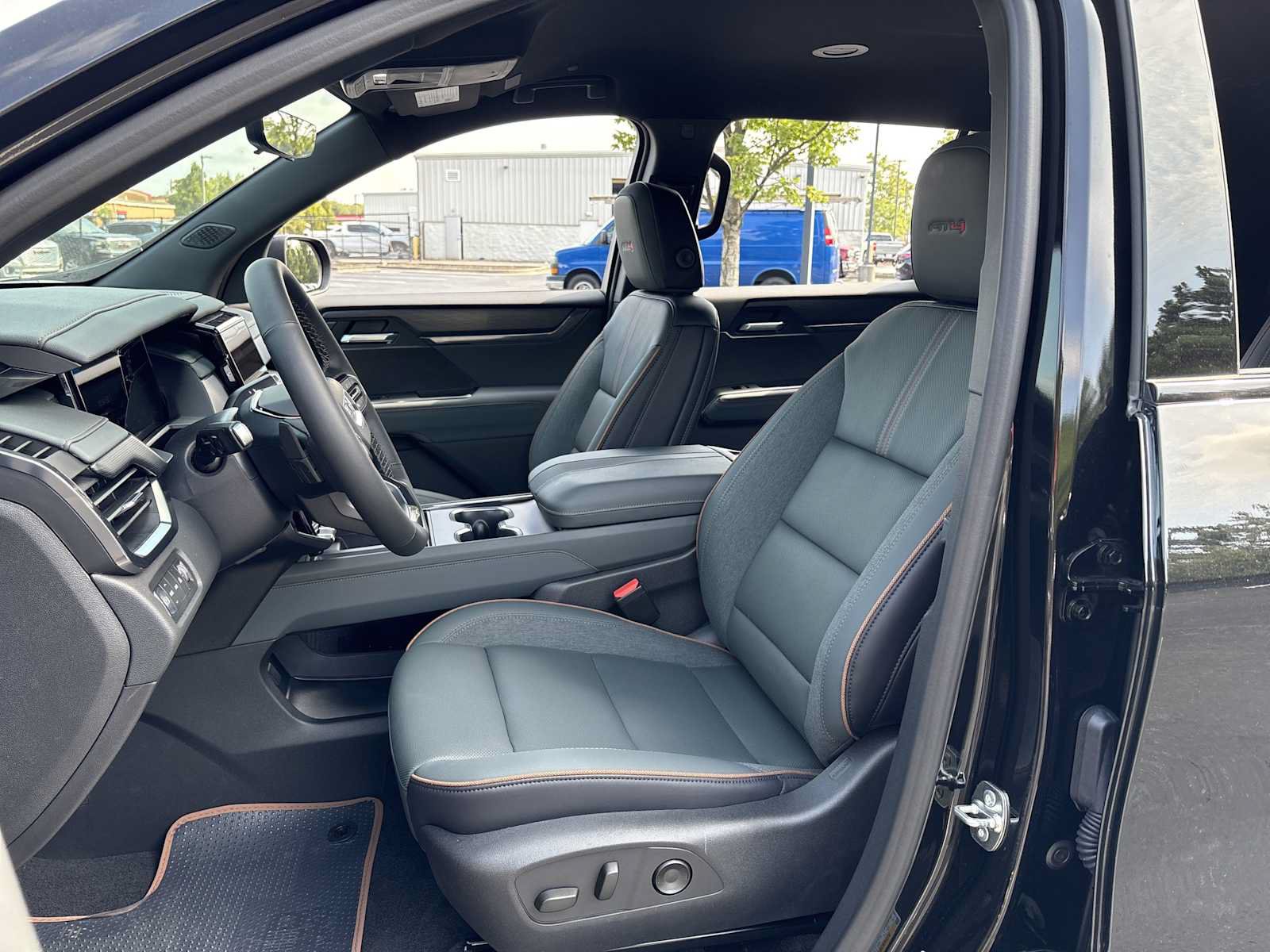 New 2026 GMC Acadia AT4 w/ Luxury Package AWD/4WD image 18