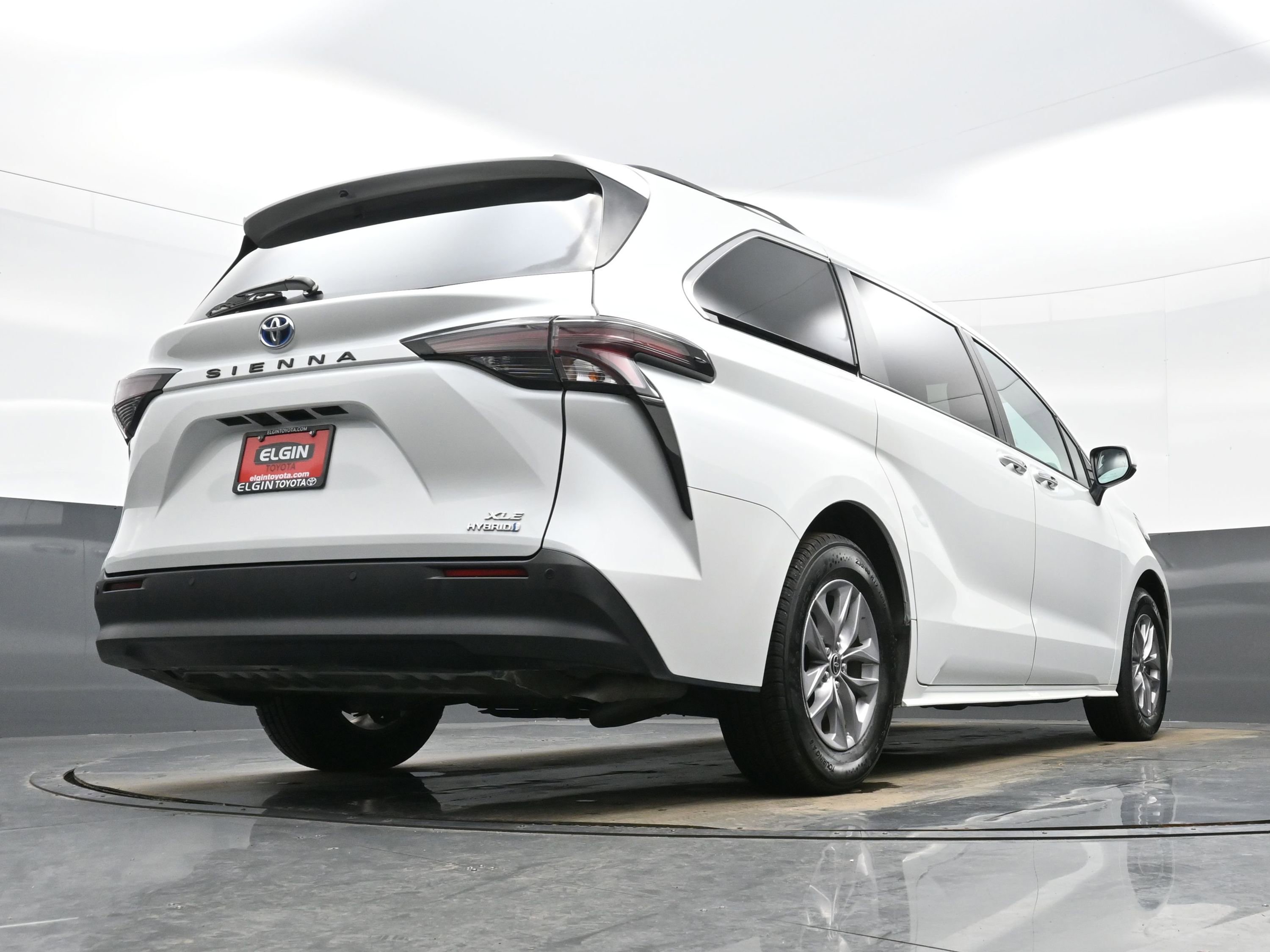 Used 2023 Toyota Sienna XLE image 33