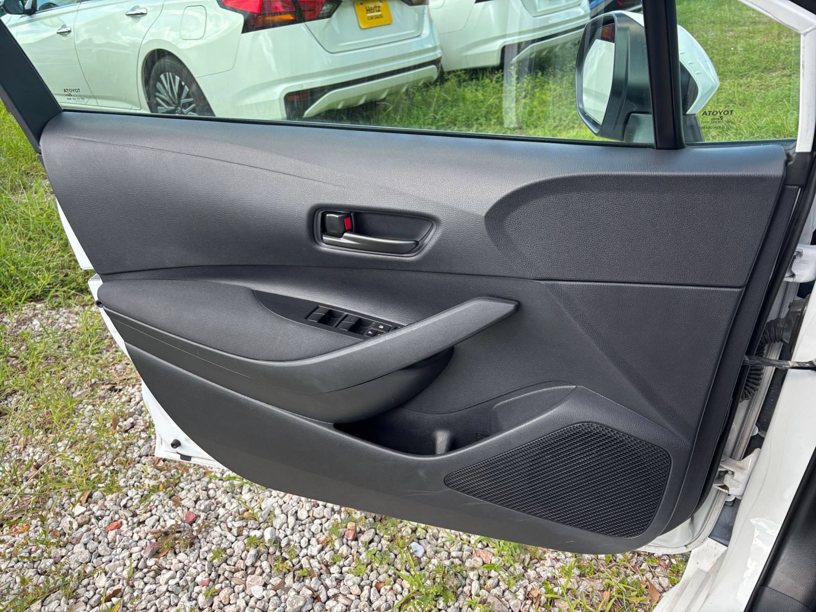 Used 2025 Toyota Corolla LE FWD image 18