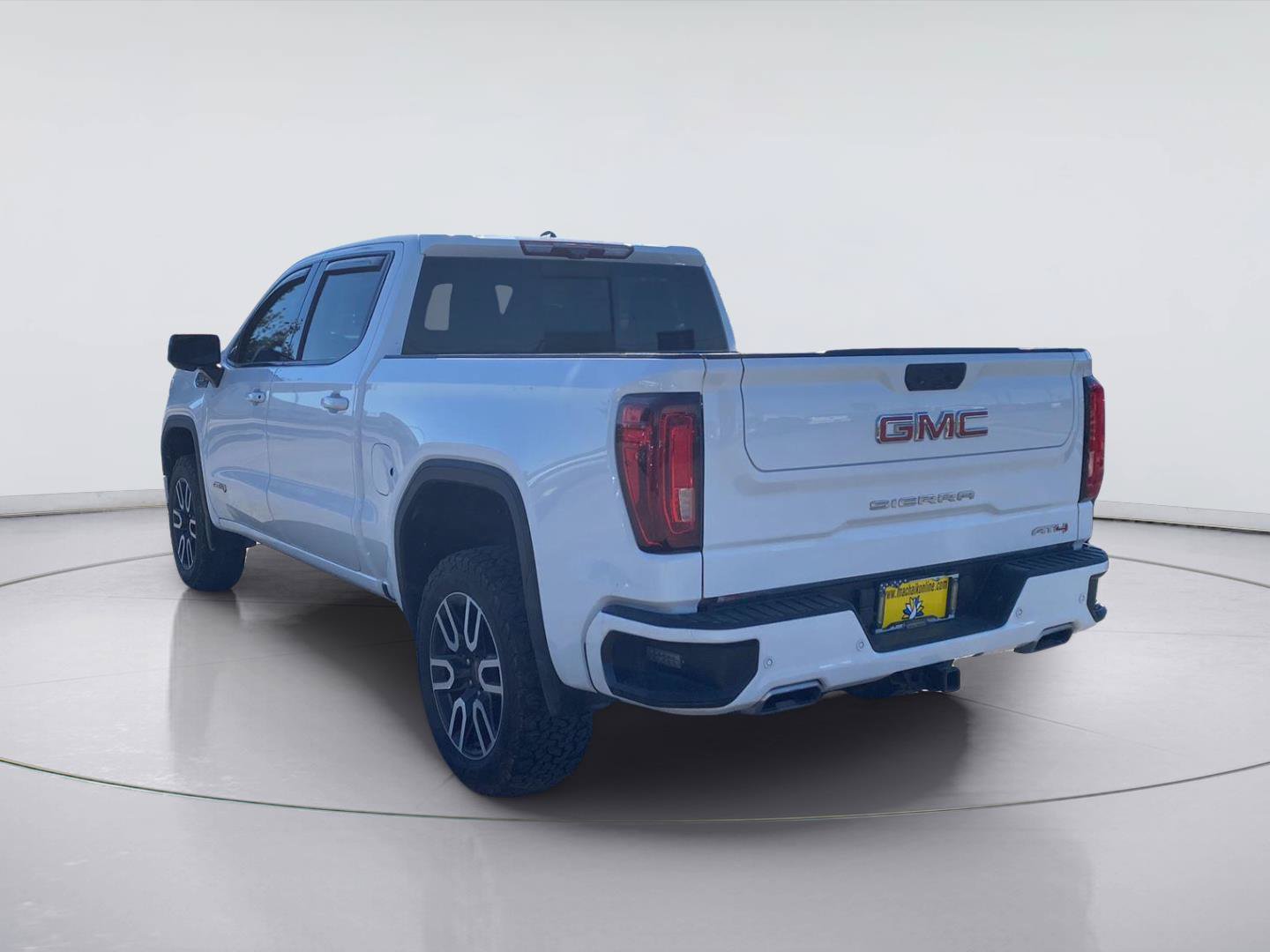 Used 2023 GMC Sierra 1500 AT4 w/ Technology Package AWD/4WD image 3
