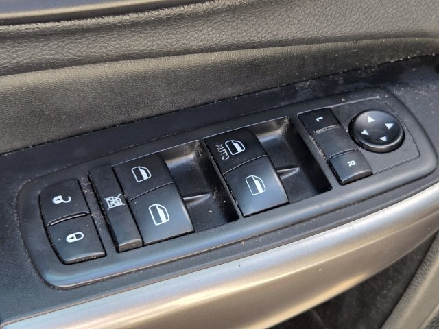 Used 2019 Jeep Cherokee Latitude w/ Cold Weather Group FWD image 4
