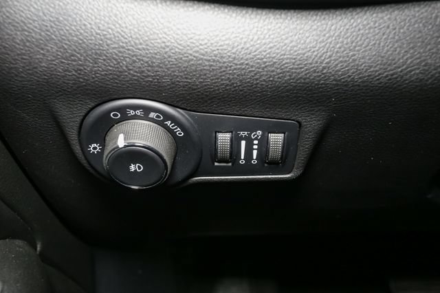 Used 2026 Jeep Compass Limited AWD/4WD image 34